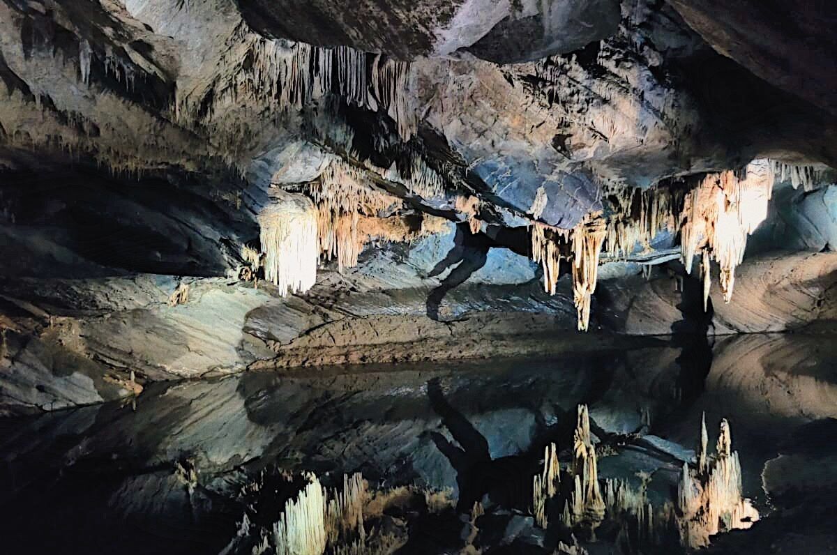 11 grottes han